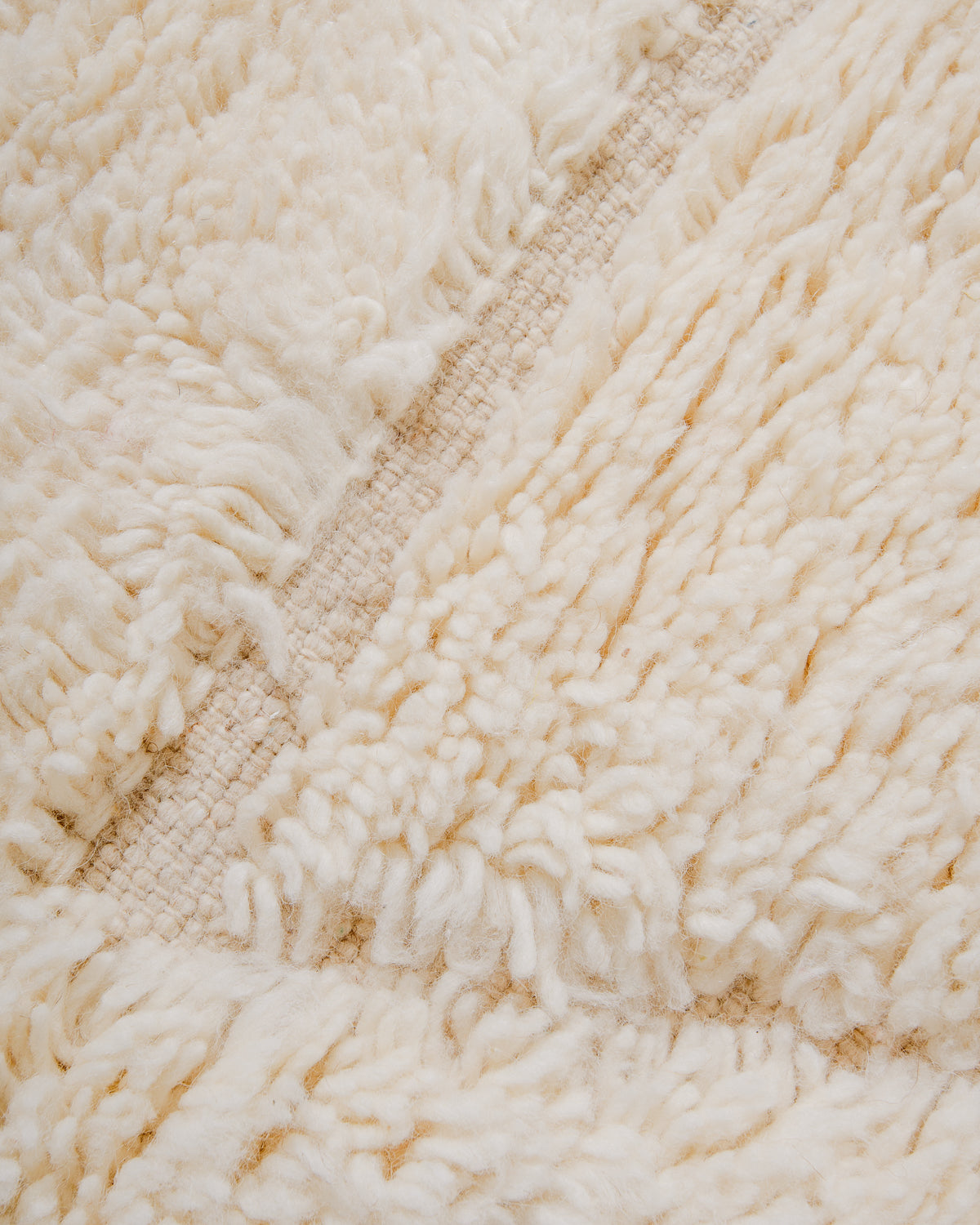 Detail of wool texture of Berberlin beniourain rug.